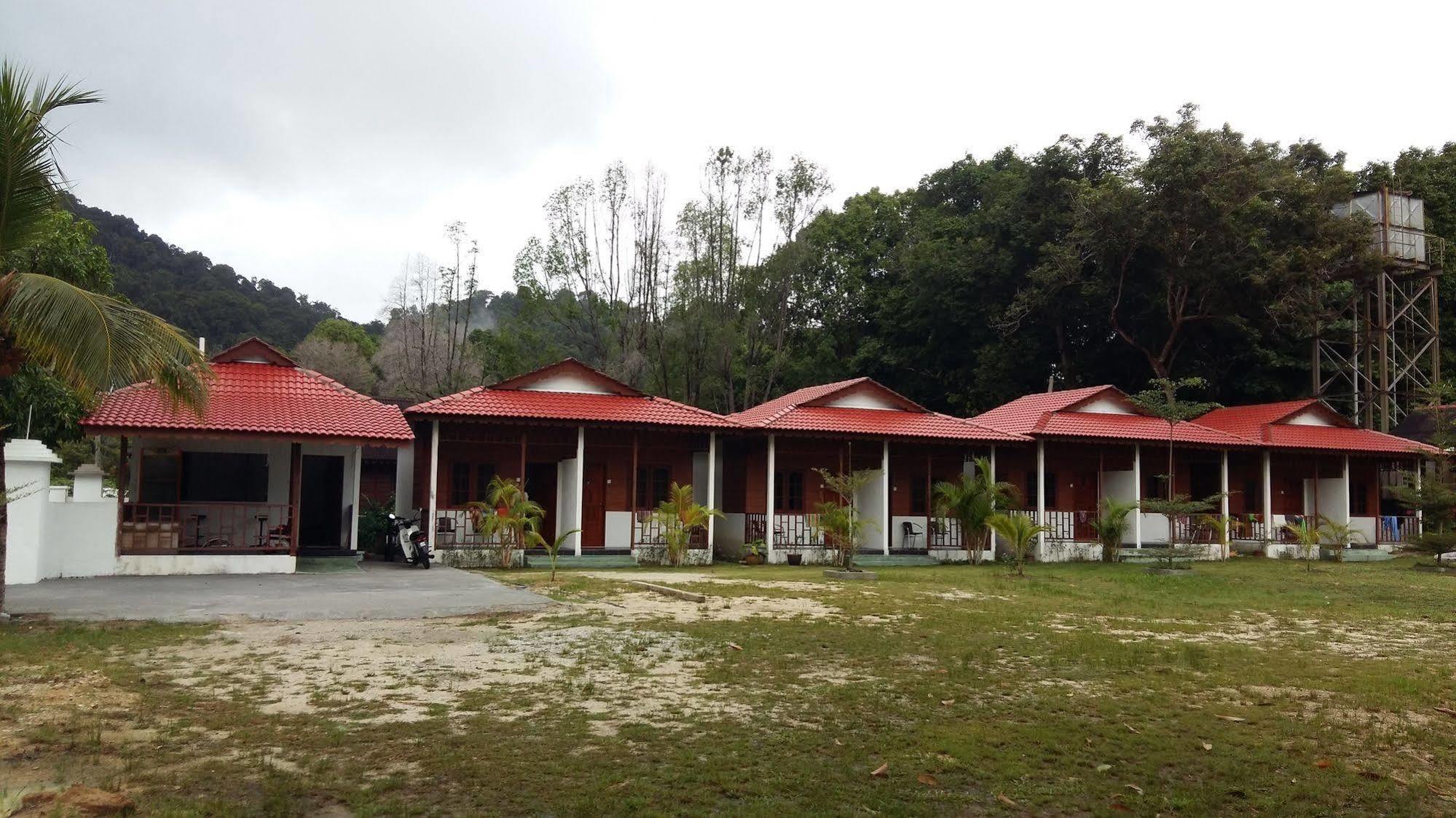 Pangkor Waterfall Beach Resort Kampung Teluk Nipah Esterno foto